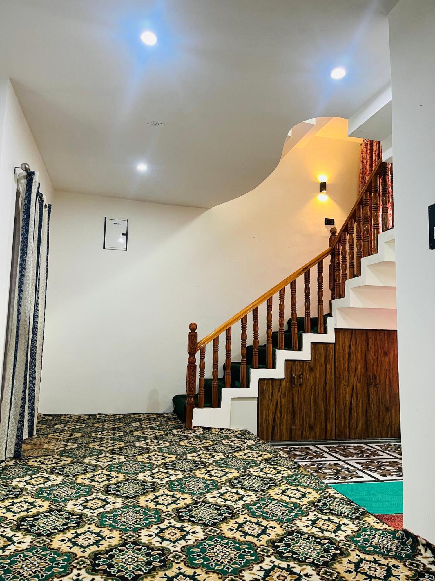 Sunset View Gulmarg Apartment Exterior photo